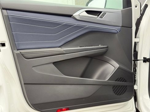 New 2026 Volkswagen Taos SEL image 22