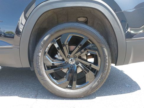 Used 2023 Volkswagen Atlas SE w/ Panoramic Sunroof Package FWD image 37