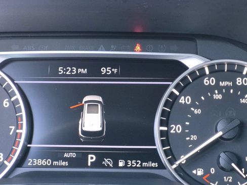 Used 2025 Nissan Pathfinder SV AWD/4WD image 13