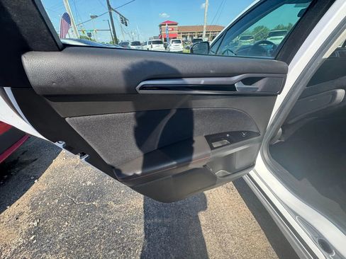 Used 2014 Ford Fusion SE w/ Equipment Group 201A FWD image 19