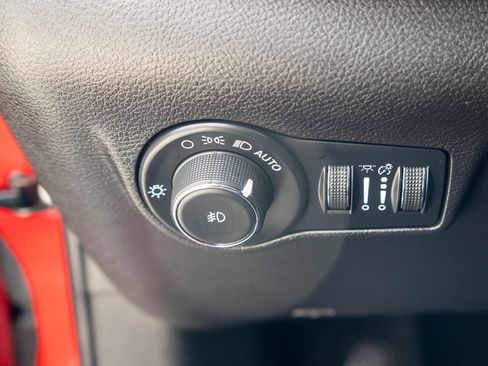Used 2023 Jeep Compass Latitude w/ Sun and Sound Group AWD/4WD image 18