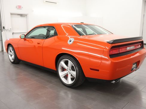 Used 2009 Dodge Challenger SRT8 w/ SRT Option Group II RWD image 6
