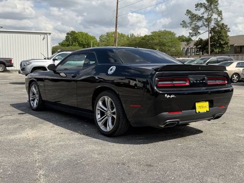 Used 2022 Dodge Challenger R/T image 5