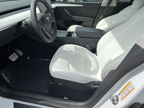 Used 2022 Tesla Model Y Performance image 16