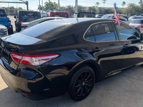 Used 2018 Toyota Camry LE FWD image 5