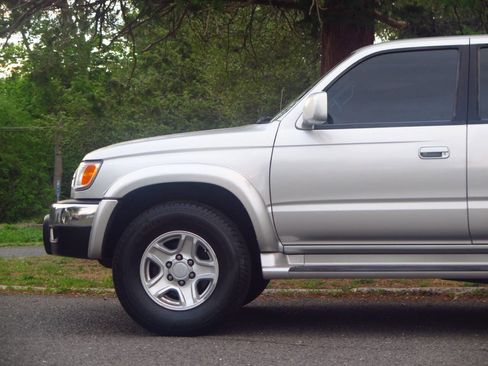 Used 2001 Toyota 4Runner SR5 RWD image 22