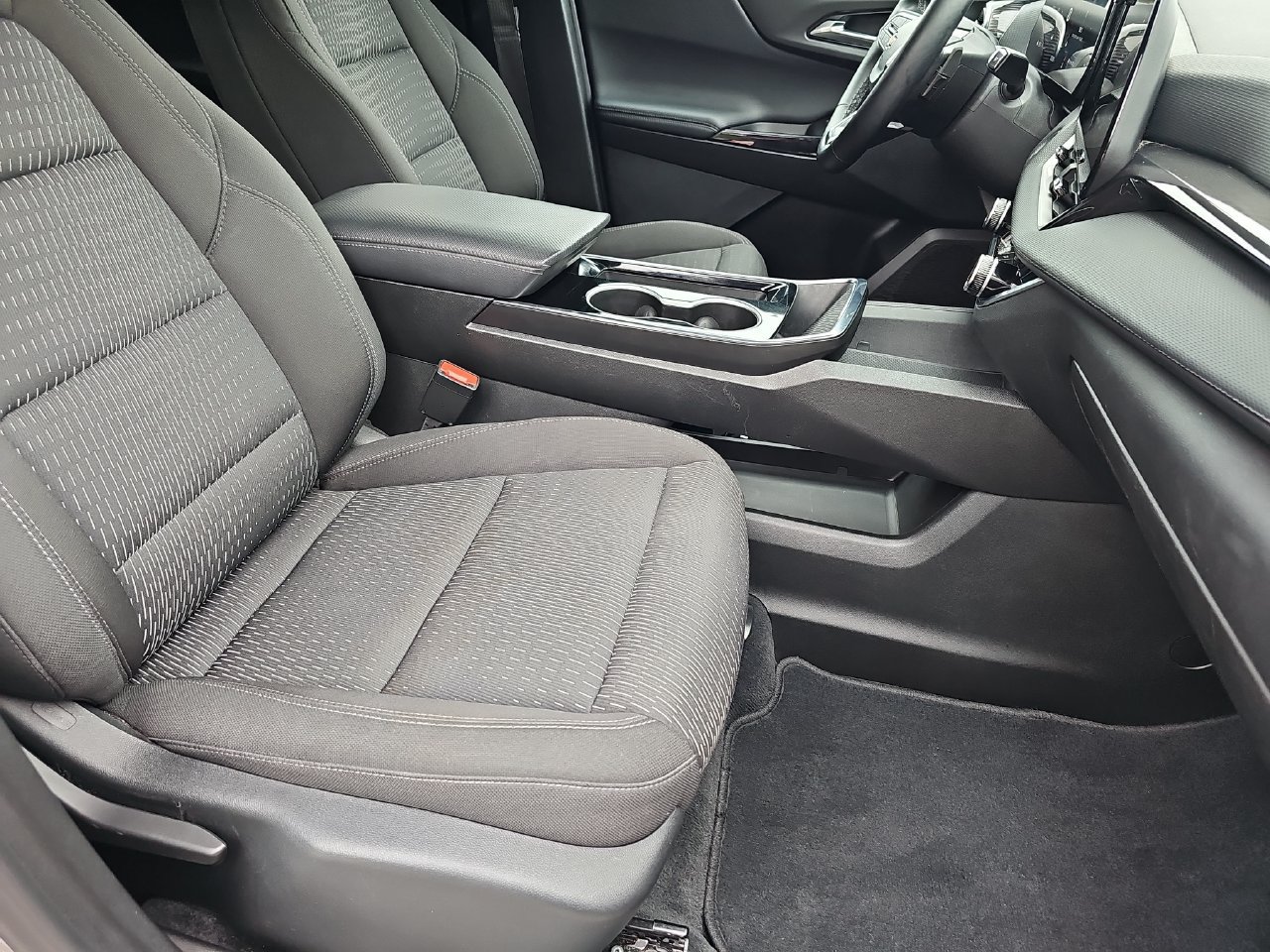 Used 2025 Chevrolet Equinox LT FWD image 13