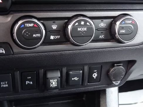 Used 2021 Toyota Tacoma TRD Sport image 16