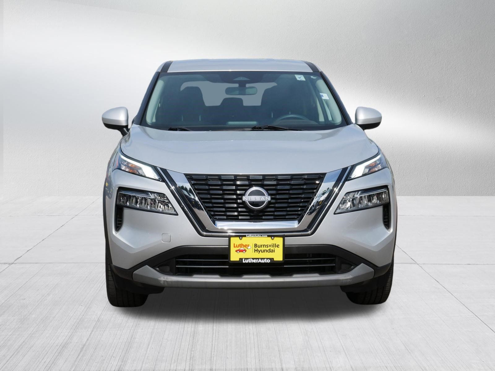 Used 2023 Nissan Rogue SV AWD/4WD image 2