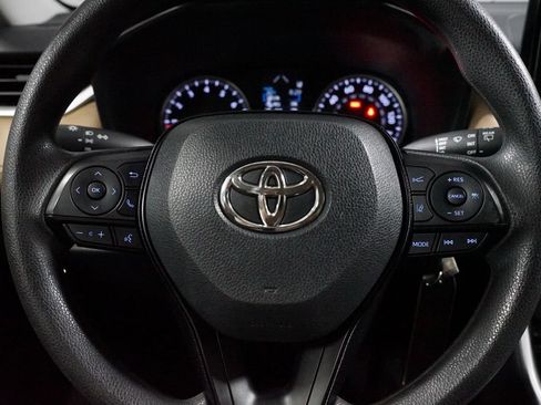 Used 2019 Toyota RAV4 LE FWD image 12