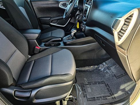 Used 2024 Kia Soul LX w/ Option Group 015 image 33