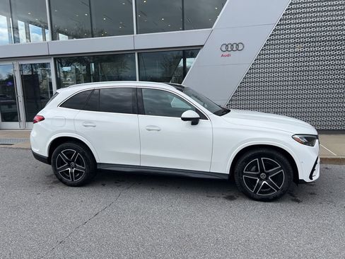Used 2025 Mercedes-Benz GLC 300 4MATIC image 13