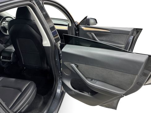 Certified 2023 Tesla Model Y Long Range AWD/4WD image 12
