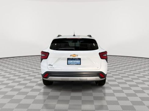 Certified 2025 Chevrolet Trax LT w/ LT Convenience Package FWD image 9
