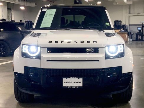 Used 2025 Land Rover Defender 130 X-Dynamic SE image 3