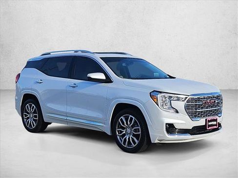 Used 2024 GMC Terrain Denali w/ Denali Premium Package image 3