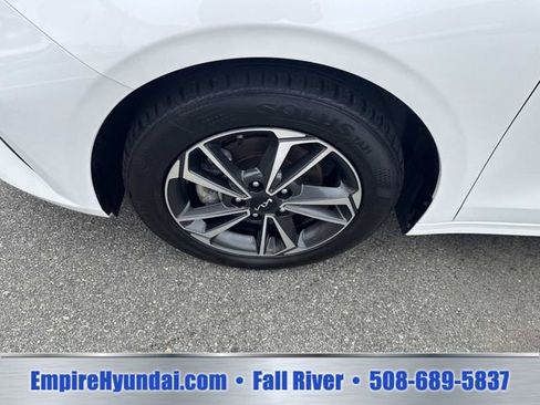 Used 2024 Kia Forte LXS FWD image 11