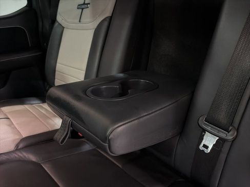 Used 2023 Ford F150 Lightning Platinum image 40