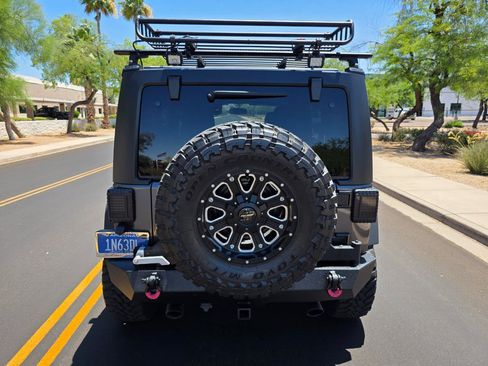 Used 2014 Jeep Wrangler Unlimited Rubicon w/ Connectivity Group AWD/4WD image 32