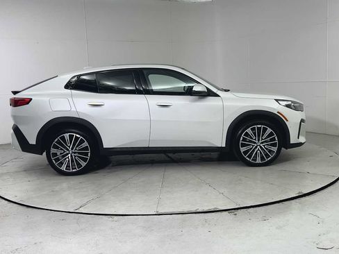 Used 2025 BMW X2 xDrive28i w/ Technology Package image 9