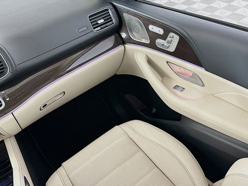 Used 2024 Mercedes-Benz GLS 450 4MATIC image 23