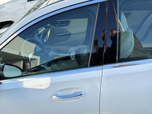 Used 2023 Mercedes-Benz C 300 Sedan image 9