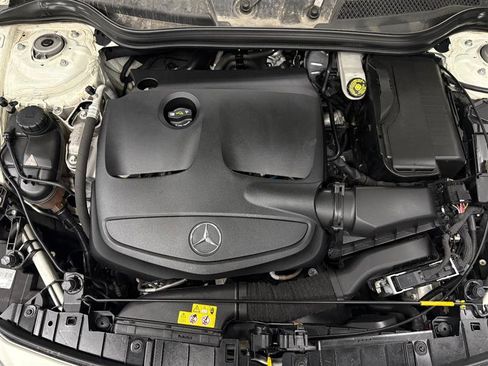 Used 2018 Mercedes-Benz GLA 250 4MATIC w/ Premium Package image 11