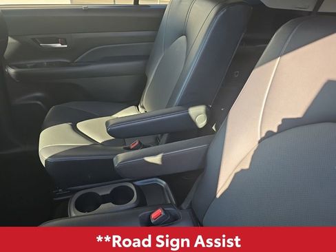 Used 2024 Toyota Grand Highlander XLE image 19
