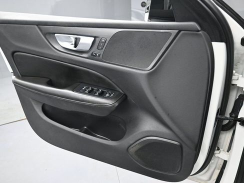 Used 2022 Volvo S60 T8 Inscription image 22