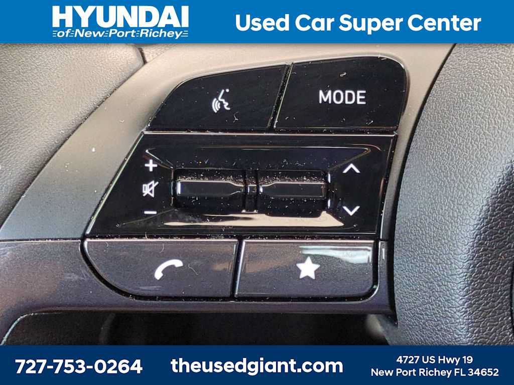Certified 2025 Hyundai Elantra Limited FWD image 28
