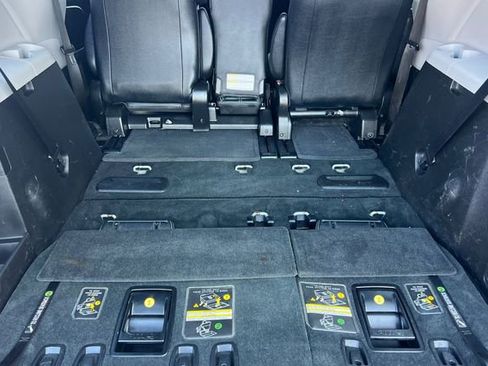 Used 2016 Toyota Sienna SE w/ SE Preferred Package image 18