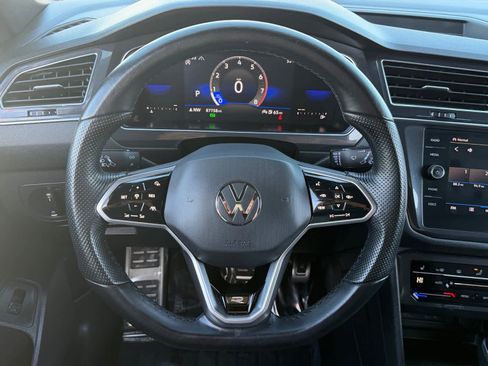 Used 2022 Volkswagen Tiguan SE R-Line image 16
