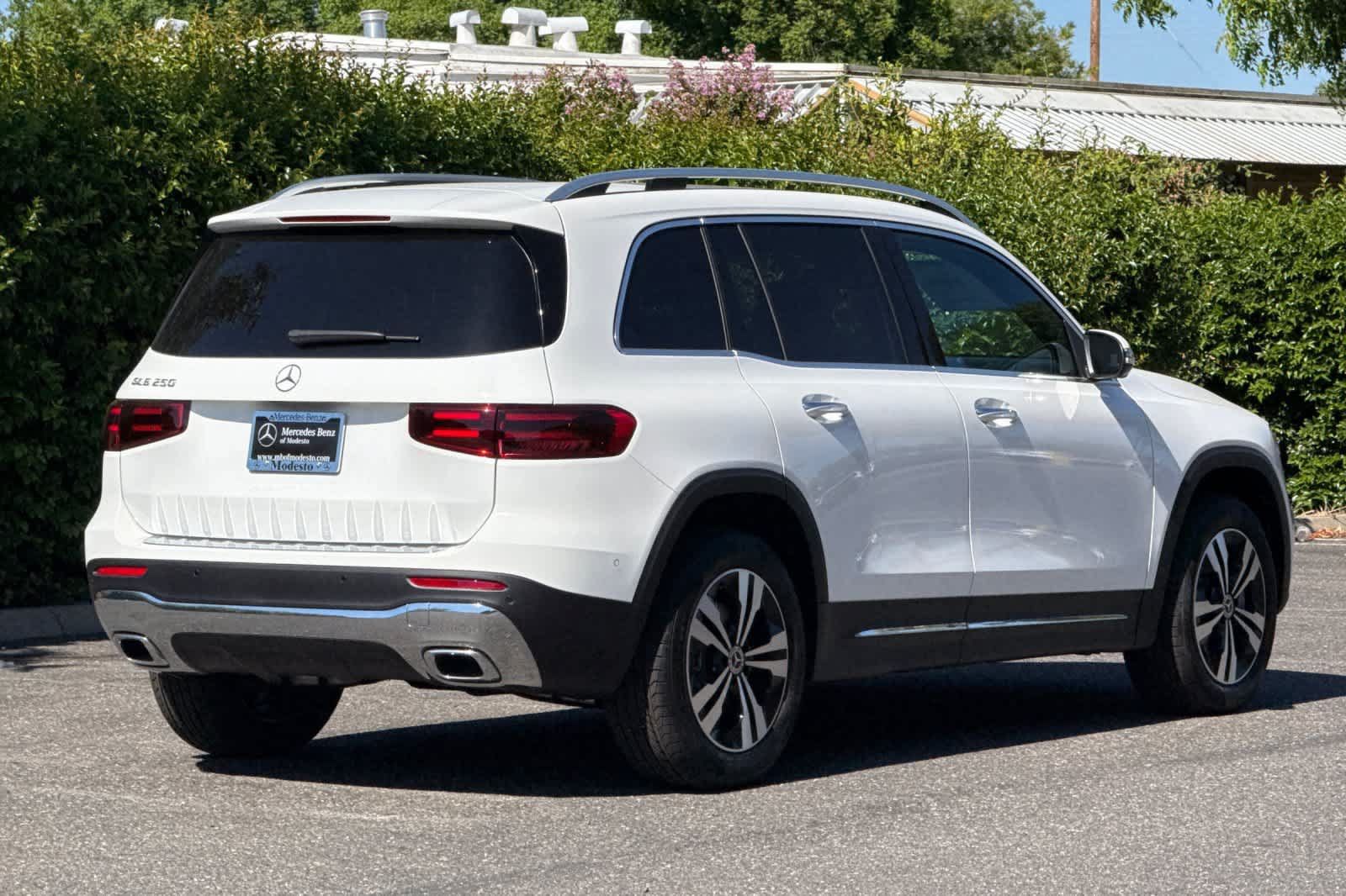 New 2026 Mercedes-Benz GLB 250 image 3