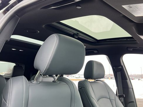 Used 2024 Buick Enclave Essence w/ Experience Buick Package image 31