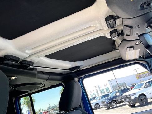 Used 2021 Jeep Gladiator Rubicon AWD/4WD image 29