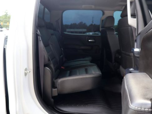 Used 2017 GMC Sierra 2500 Denali w/ Duramax Plus Package AWD/4WD image 9