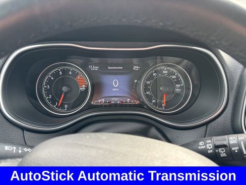 Used 2019 Jeep Cherokee Limited image 16