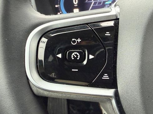 Used 2025 Volvo XC90 B5 Plus image 19