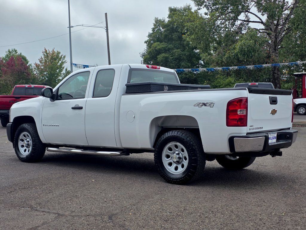 Used 2009 Chevrolet Silverado 1500 W/T AWD/4WD image 2