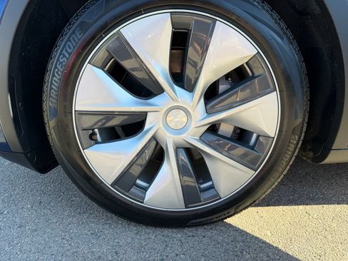 Used 2022 Tesla Model Y Long Range AWD/4WD image 49