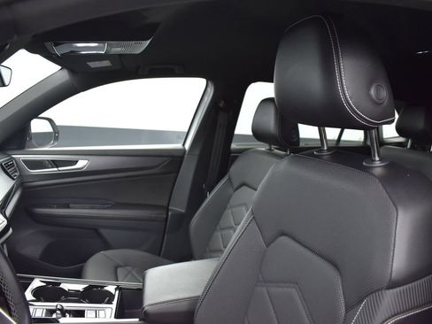 Used 2024 Volkswagen Atlas Cross Sport SE FWD image 13