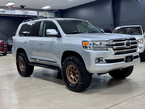Used 2016 Toyota Land Cruiser AWD/4WD image 10