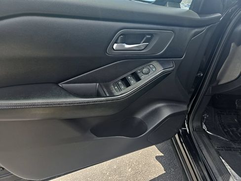 Used 2025 Nissan Rogue SV AWD/4WD image 9