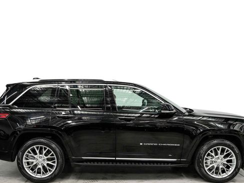 Used 2023 Jeep Grand Cherokee Summit AWD/4WD image 2