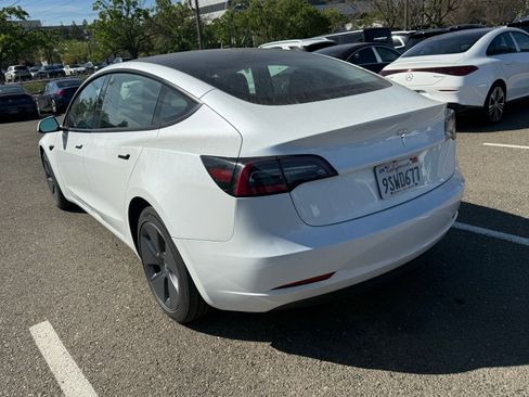 Used 2023 Tesla Model 3 Standard Range image 3