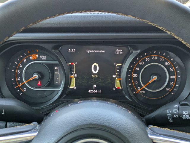 Used 2025 Jeep Wrangler Unlimited Sahara AWD/4WD image 30