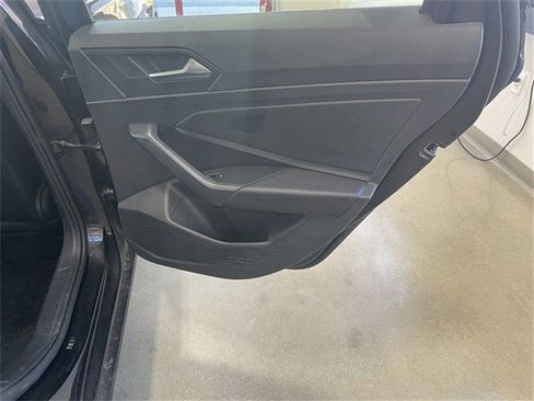 Used 2023 Volkswagen Jetta SE image 23