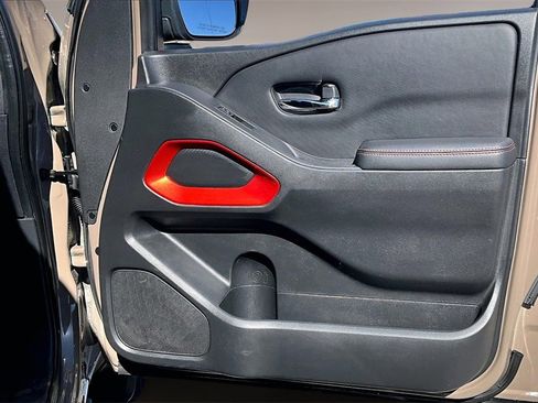 Used 2022 Nissan Frontier Pro-X w/ Technology Package image 18