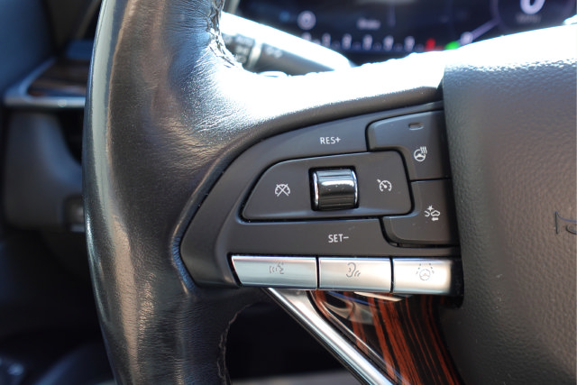 Used 2024 Cadillac Escalade Premium Luxury AWD/4WD image 32