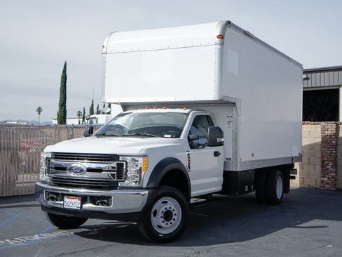 Used 2017 Ford F550 2WD Regular Cab Super Duty image 4